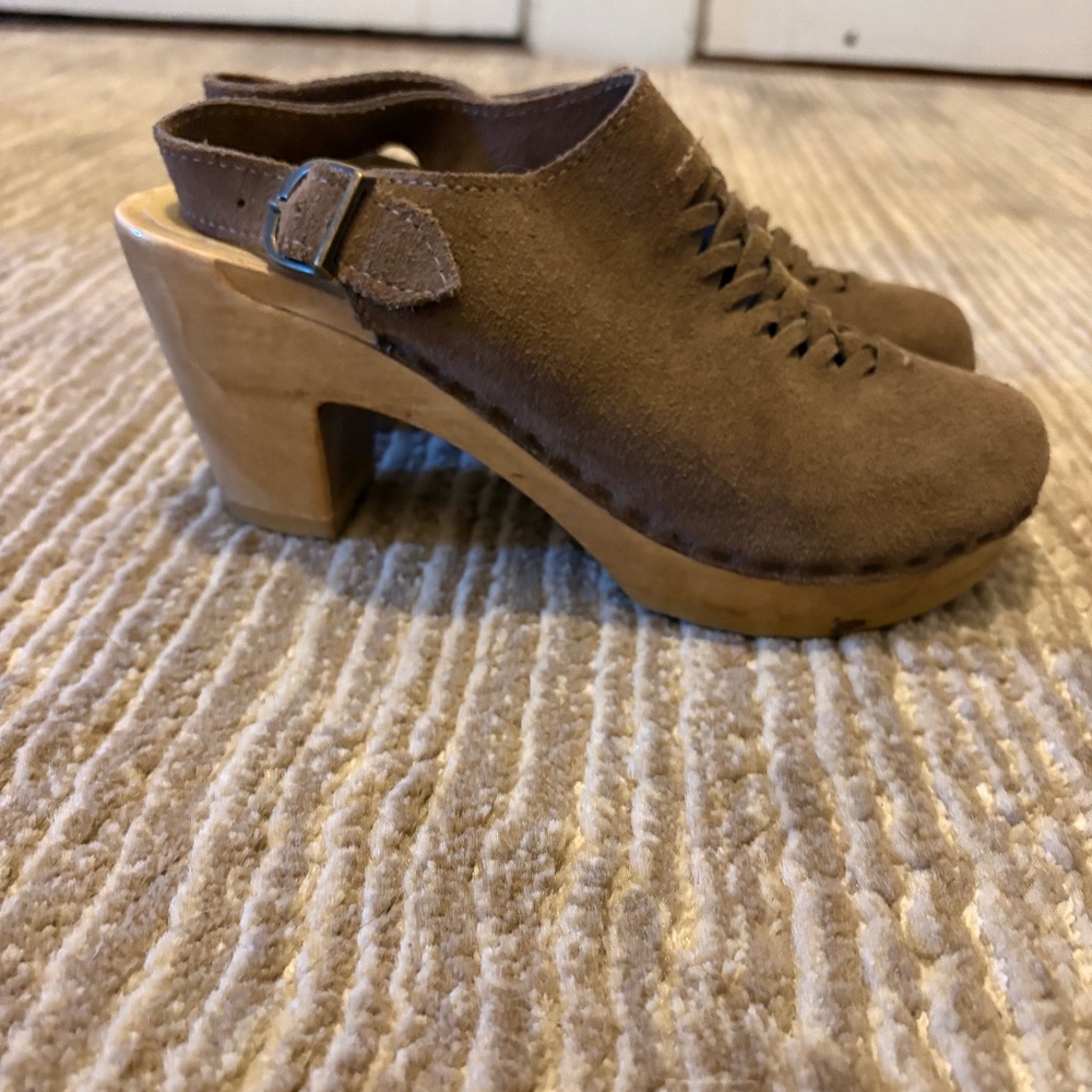 No. 6 Suede Braided Clog Size 6
